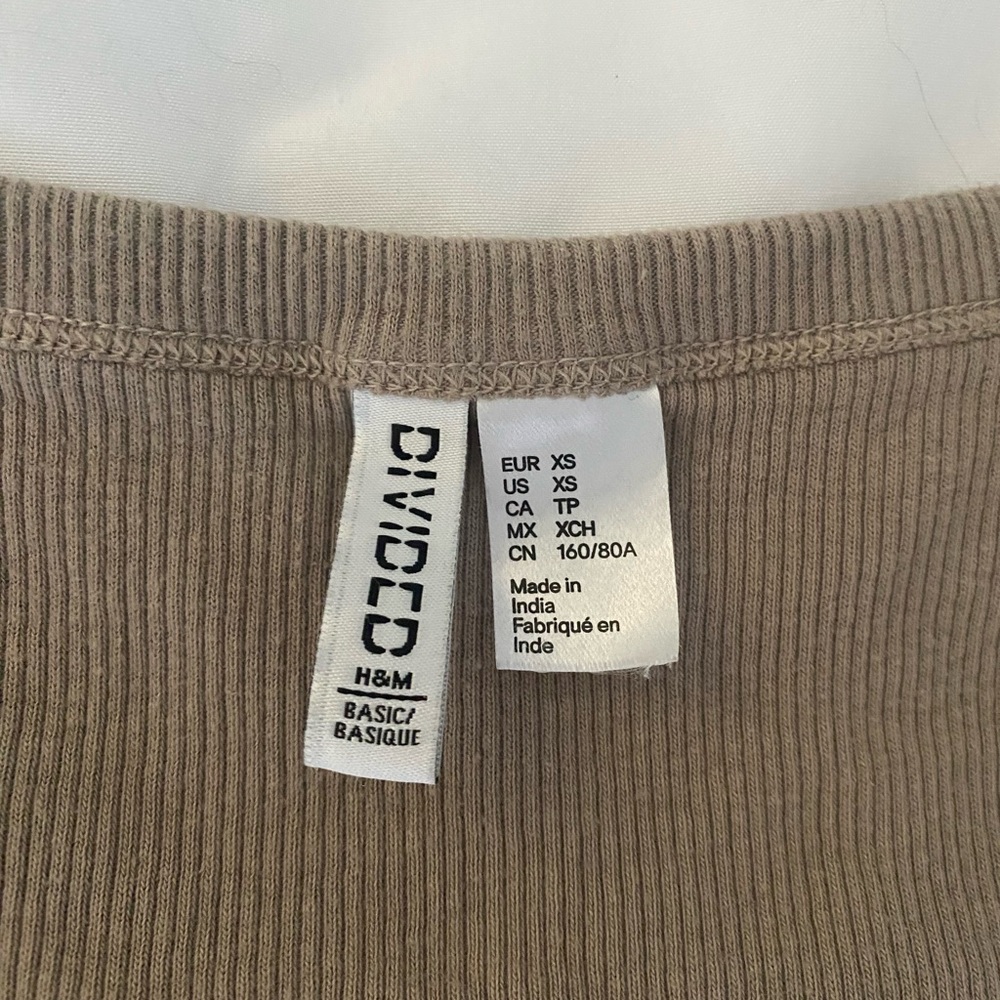 H&M Ribbed Scoop Neck Crop Top - Picture 2 of 2